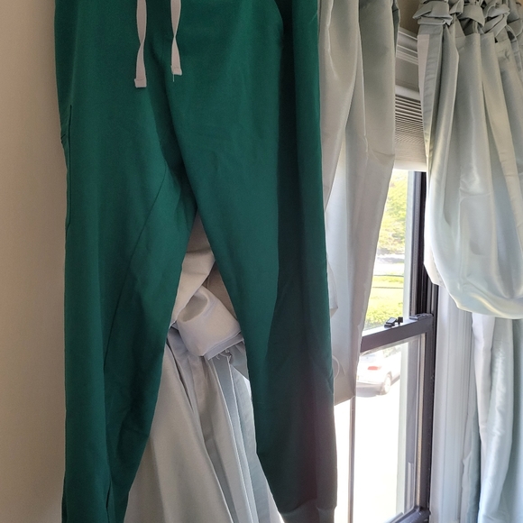 FIGS SCRUBS BUNDLE - Picture 8 of 10